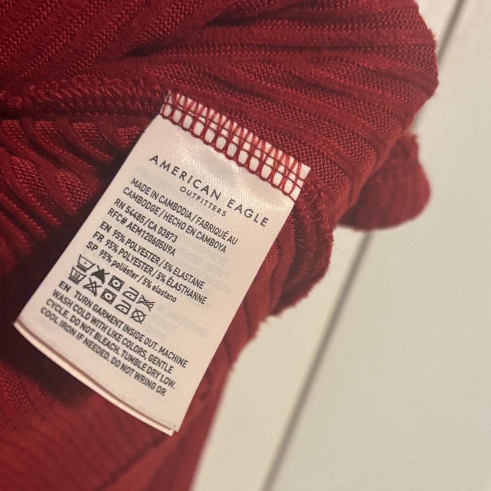American Eagle Outfitters Deep Red Ribbed Long Sleeve v neck top size XS - Picture 6 of 7
